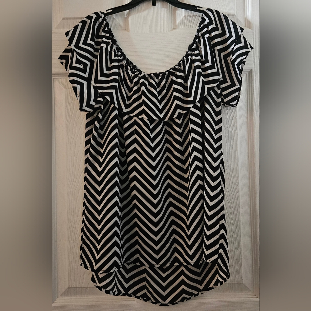 CB Established 1962 Geometreical High-Low Blouse